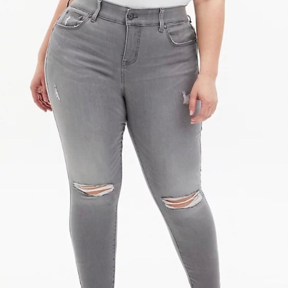 TORRID 20 BOMBSHELL SKINNY JEAN - SUPER SOFT GREY WITH DESTRUCTURED HEM